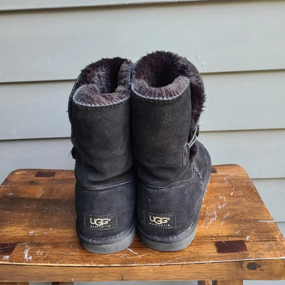 UGG Black Bailey Boot Suede Shearling size 9